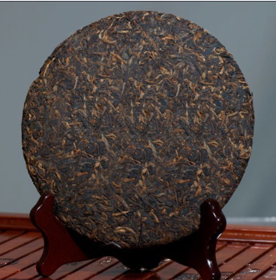 thumbnail image 2 of 2004 Yiwu Old Pu-erh Raw Tea Cake – 357g Aged Wild Puer Tea From Yunnan, China 2 of 5